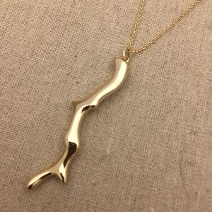 Stella & Dot Chase Coral Pendant